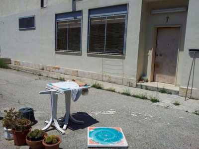 Esterno dell'abitazione del custode Francesco nella scuola De Marinis di Bari